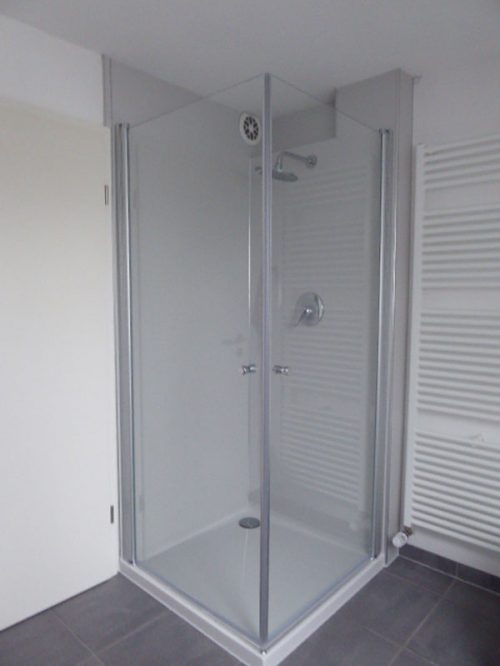 Zweites nachher Bild Duschkabine mit Rückwandsystem überdeckt